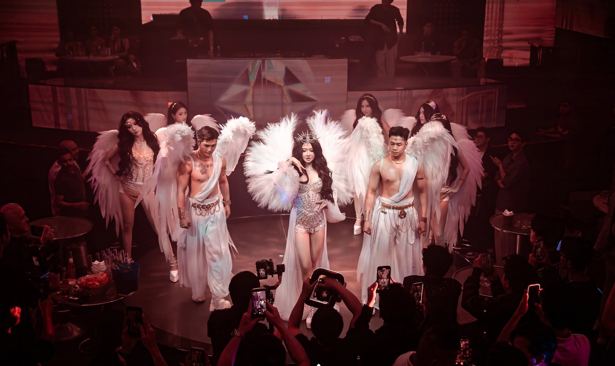 Live performance tại Canalis